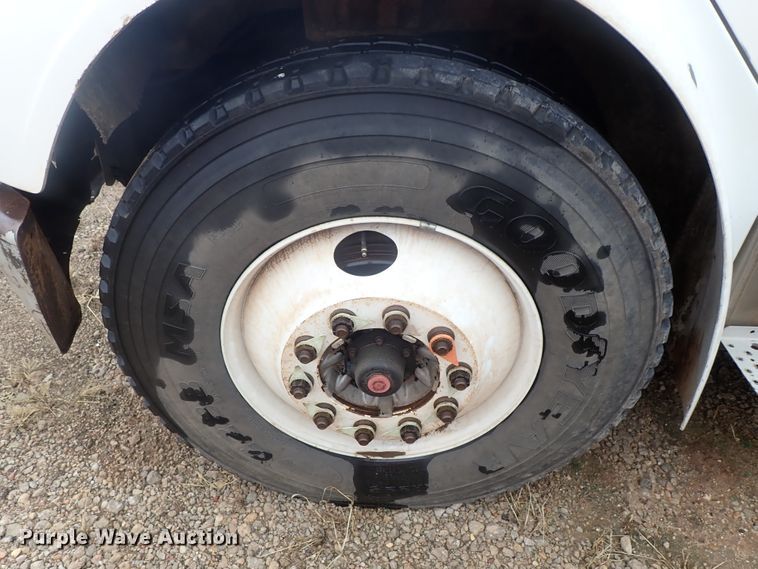 image for item DG3017 2005 Freightliner Business Class M2 refuse truck