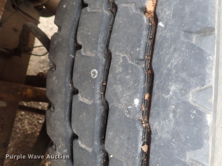 image for item DG3017 2005 Freightliner Business Class M2 refuse truck