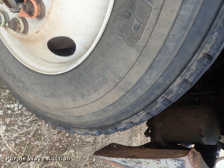 image for item DG3017 2005 Freightliner Business Class M2 refuse truck