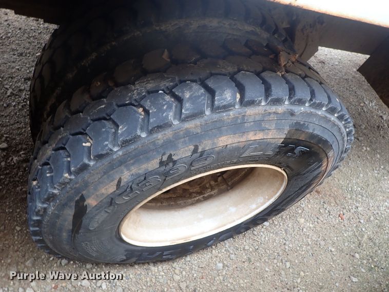 image for item DG3017 2005 Freightliner Business Class M2 refuse truck