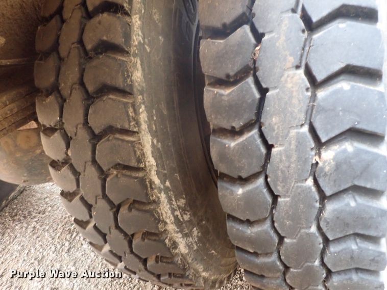 image for item DG3017 2005 Freightliner Business Class M2 refuse truck