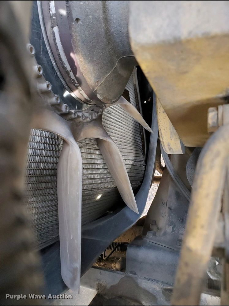 image for item DG3017 2005 Freightliner Business Class M2 refuse truck