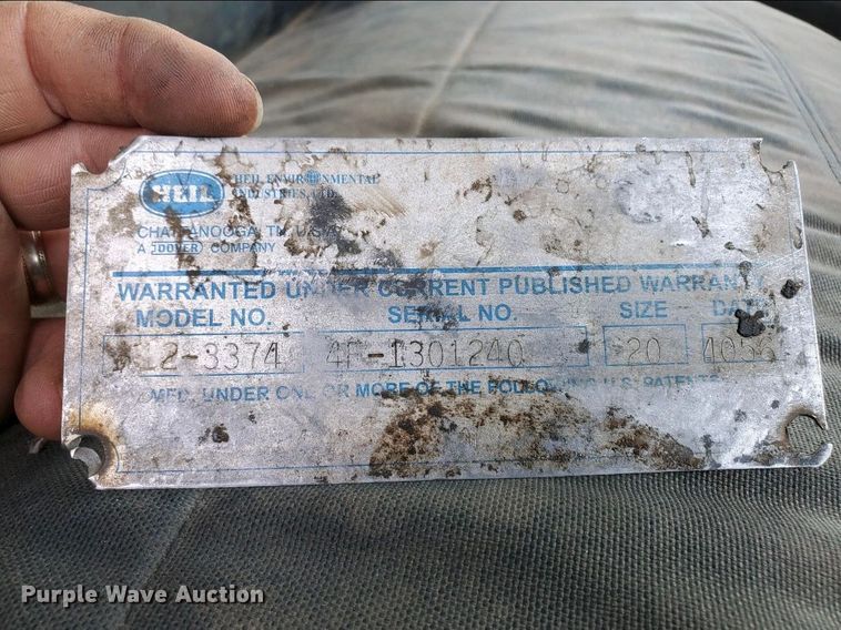 image for item DG3017 2005 Freightliner Business Class M2 refuse truck