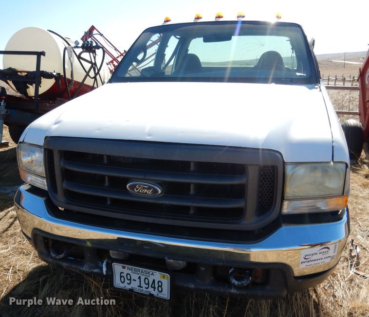 image for item DG5932 2000 Ford F450 pickup truck cab and chassis