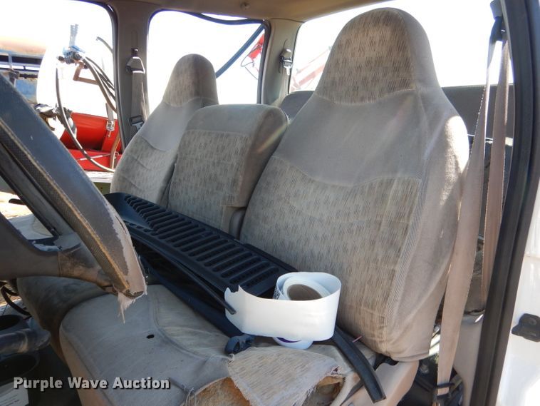 image for item DG5932 2000 Ford F450 pickup truck cab and chassis