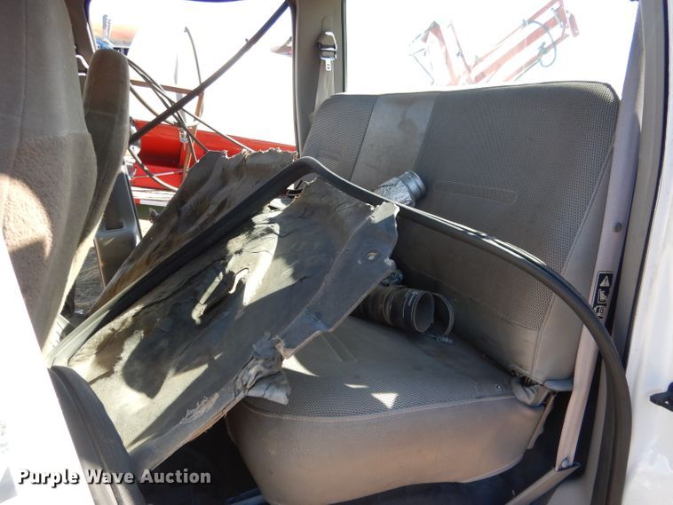 image for item DG5932 2000 Ford F450 pickup truck cab and chassis