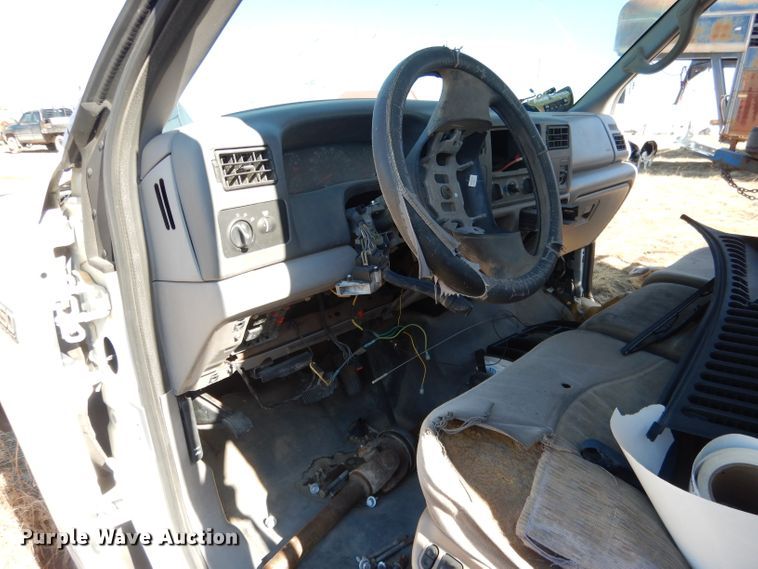 image for item DG5932 2000 Ford F450 pickup truck cab and chassis