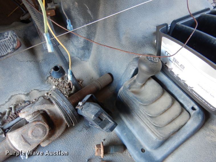 image for item DG5932 2000 Ford F450 pickup truck cab and chassis