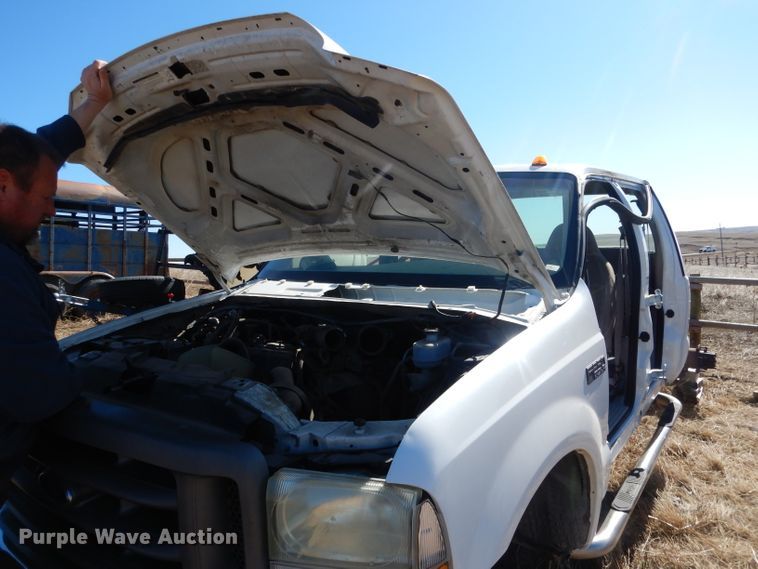 image for item DG5932 2000 Ford F450 pickup truck cab and chassis