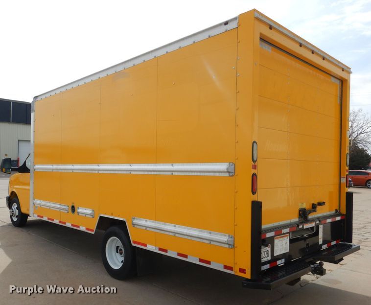 image for item DG5941 2016 GMC Savana box truck