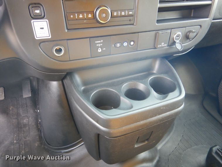 image for item DG5941 2016 GMC Savana box truck