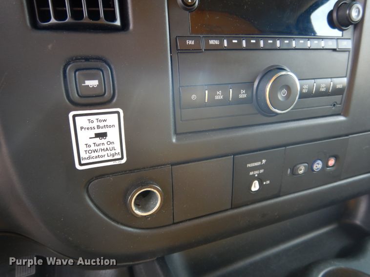 image for item DG5941 2016 GMC Savana box truck