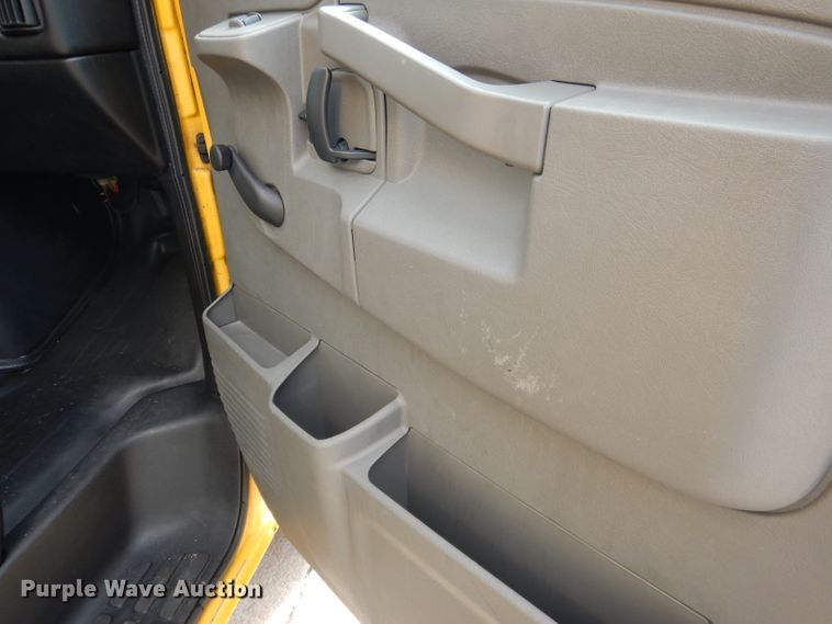 image for item DG5941 2016 GMC Savana box truck