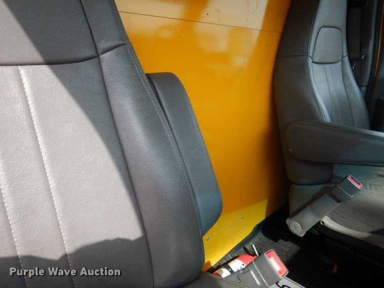 image for item DG5941 2016 GMC Savana box truck