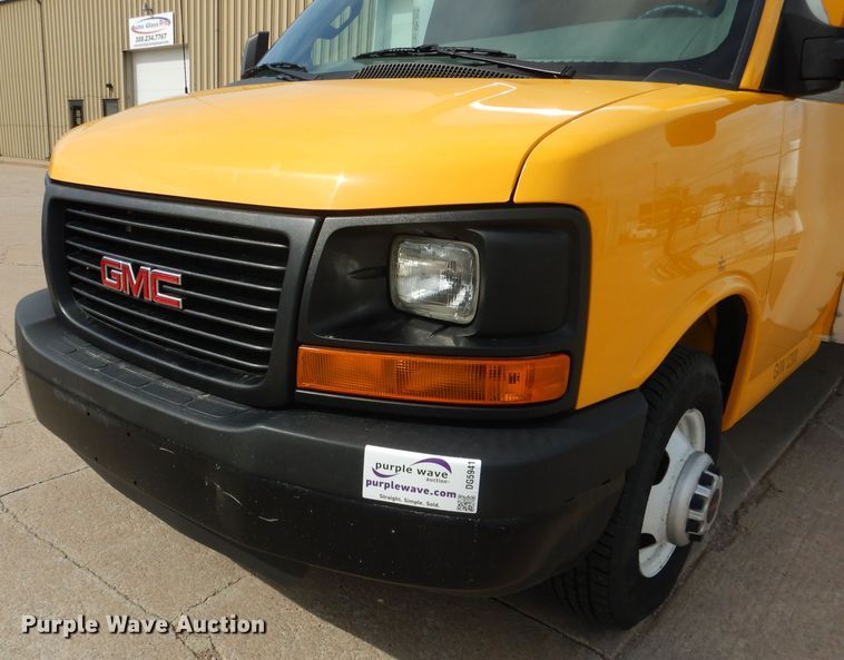 image for item DG5941 2016 GMC Savana box truck