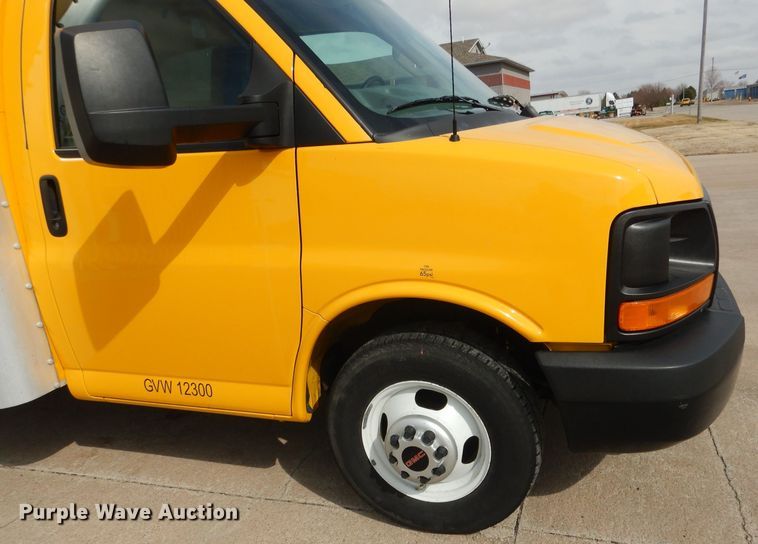 image for item DG5941 2016 GMC Savana box truck