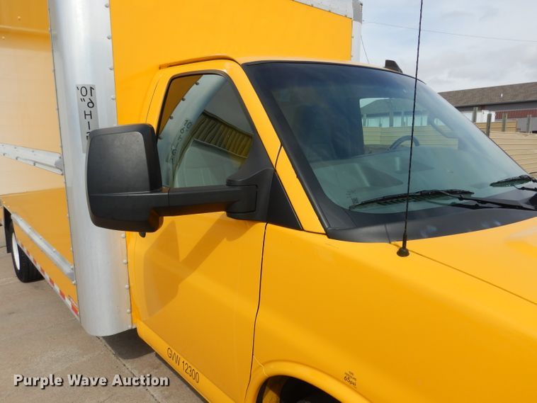 image for item DG5941 2016 GMC Savana box truck