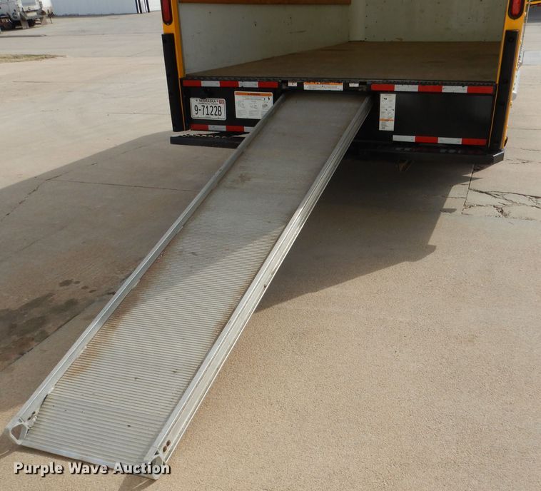 image for item DG5941 2016 GMC Savana box truck