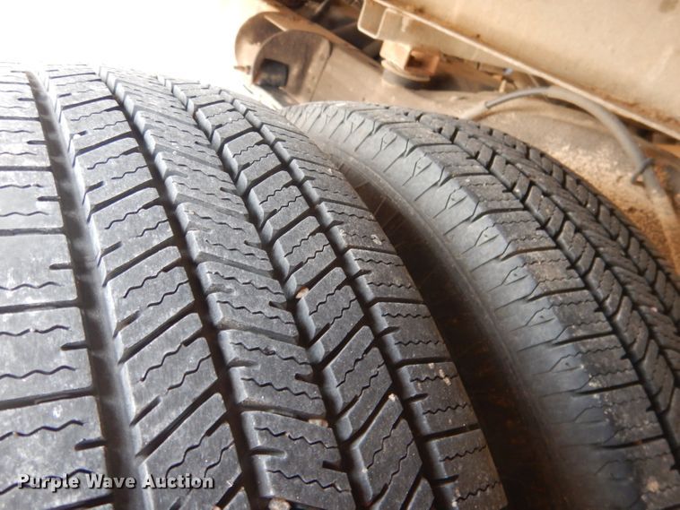 image for item DG5941 2016 GMC Savana box truck