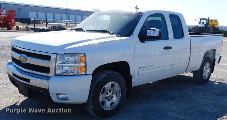 image for item DG6331 2011 Chevrolet Silverado 1500  Ext. Cab pickup truck
