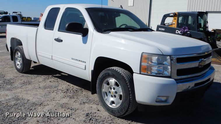 image for item DG6331 2011 Chevrolet Silverado 1500  Ext. Cab pickup truck