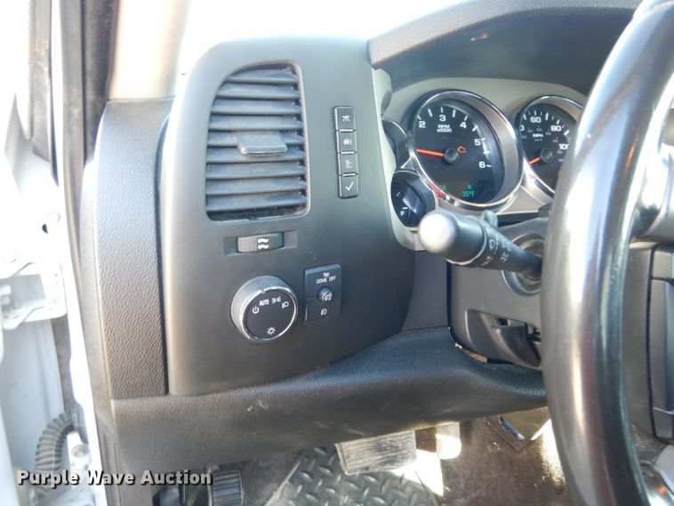 image for item DG6331 2011 Chevrolet Silverado 1500  Ext. Cab pickup truck