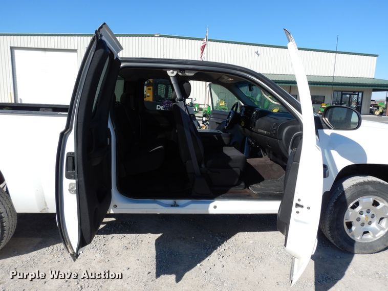 image for item DG6331 2011 Chevrolet Silverado 1500  Ext. Cab pickup truck