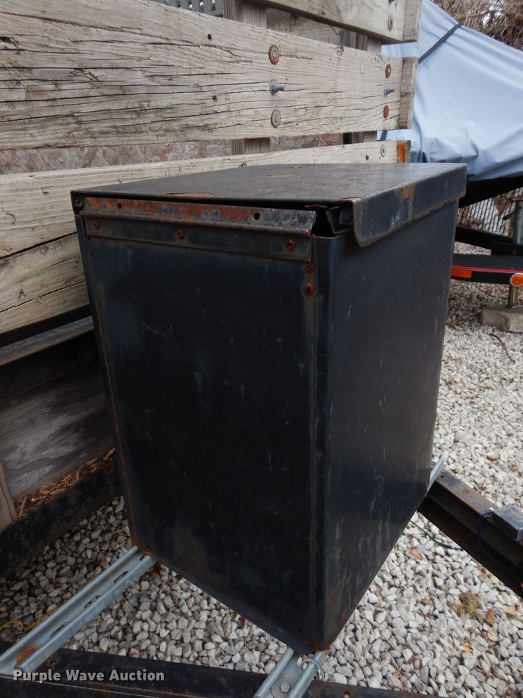 image for item DG6354 2002 Starlite utility trailer