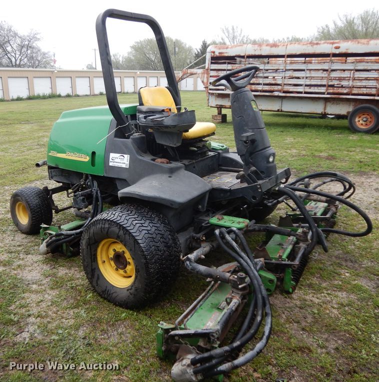 image for item DG6750 John Deere 3225C gang mower