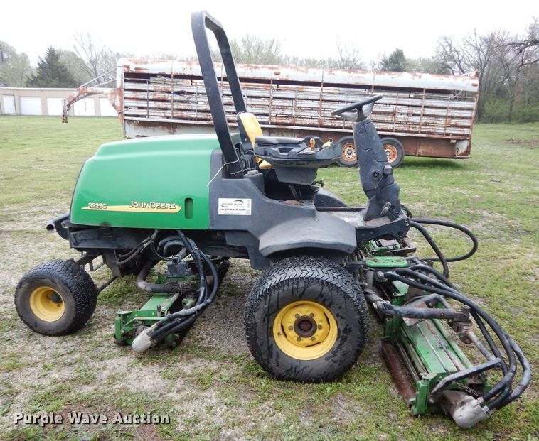 image for item DG6750 John Deere 3225C gang mower