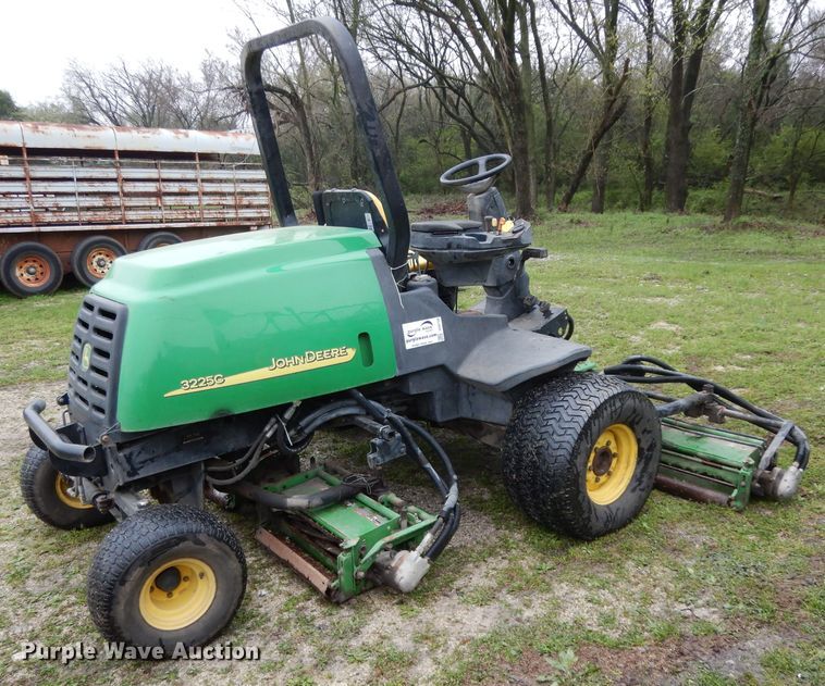 image for item DG6750 John Deere 3225C gang mower