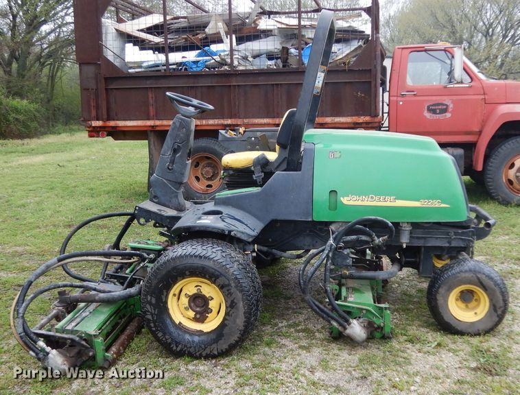 image for item DG6750 John Deere 3225C gang mower