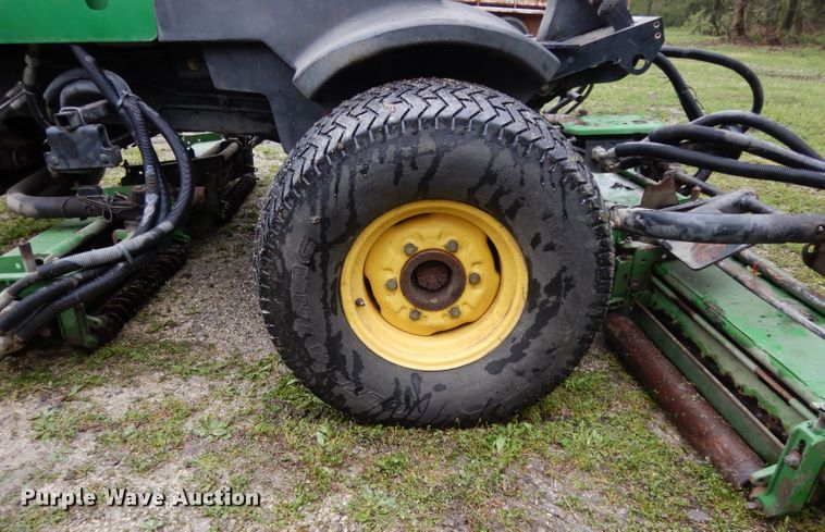 image for item DG6750 John Deere 3225C gang mower