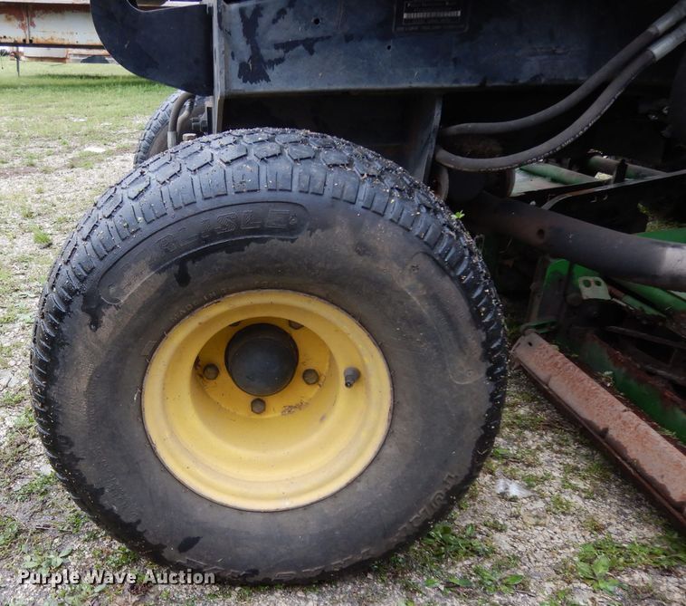 image for item DG6750 John Deere 3225C gang mower