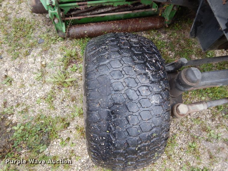 image for item DG6750 John Deere 3225C gang mower