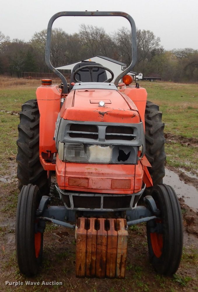 image for item DH2418 Kubota L3300 tractor