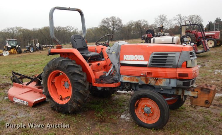 image for item DH2418 Kubota L3300 tractor