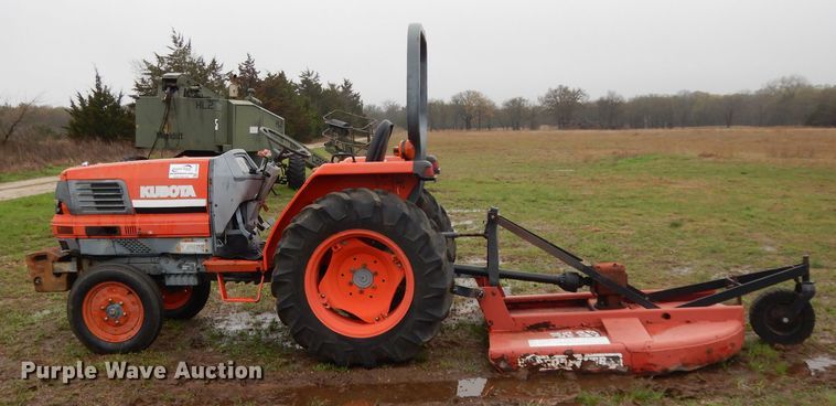 image for item DH2418 Kubota L3300 tractor