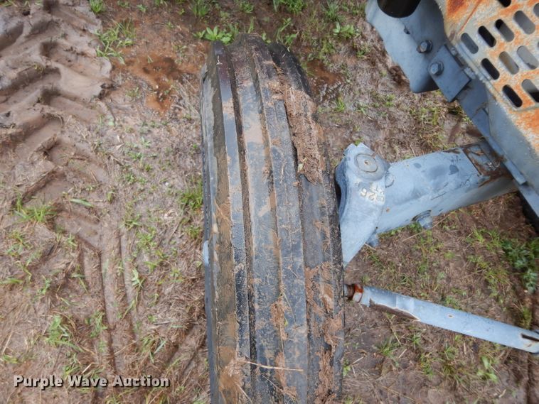 image for item DH2418 Kubota L3300 tractor