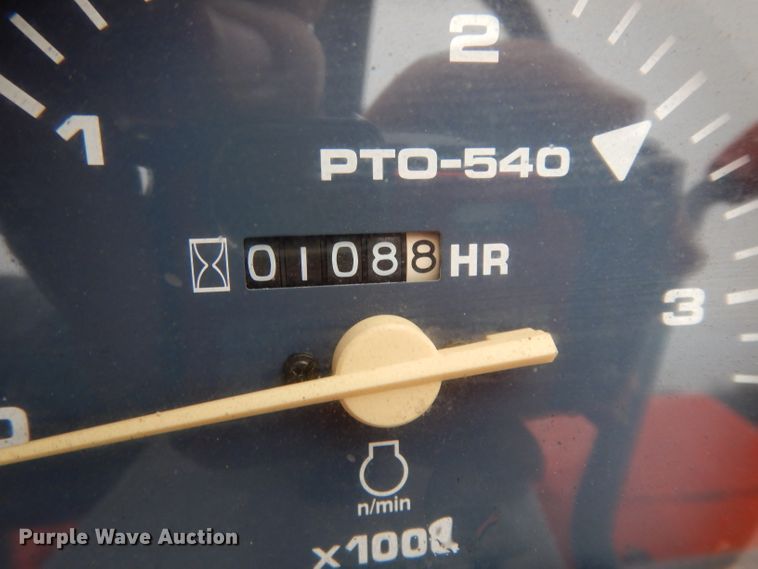 image for item DH2418 Kubota L3300 tractor