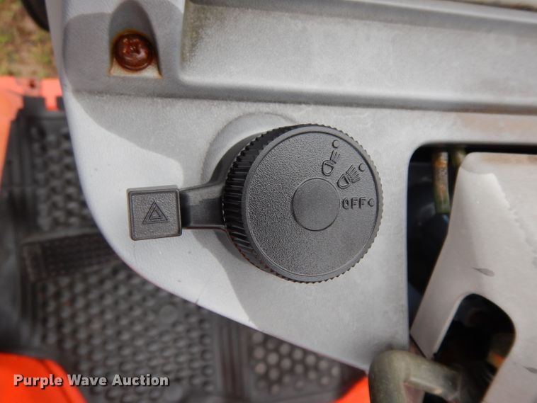 image for item DH2418 Kubota L3300 tractor