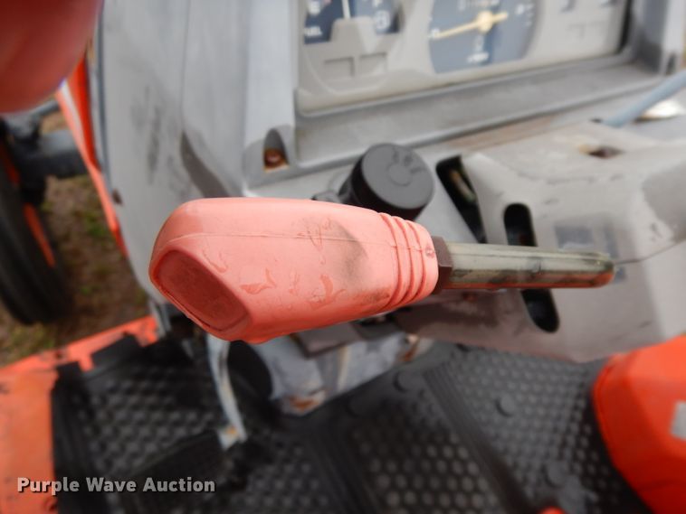 image for item DH2418 Kubota L3300 tractor