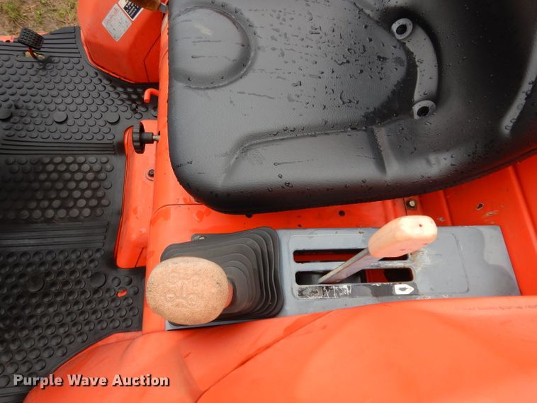 image for item DH2418 Kubota L3300 tractor