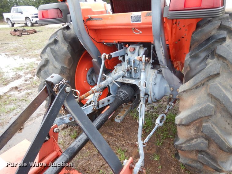 image for item DH2418 Kubota L3300 tractor