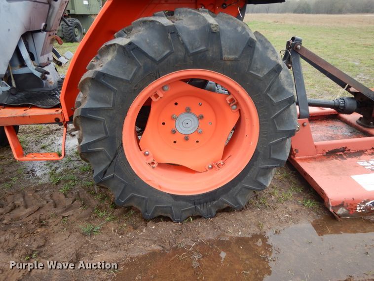 image for item DH2418 Kubota L3300 tractor