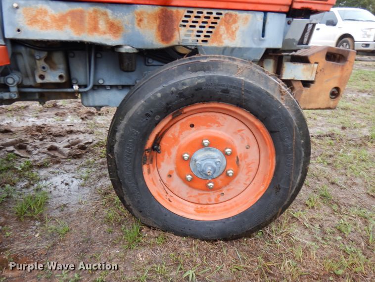 image for item DH2418 Kubota L3300 tractor
