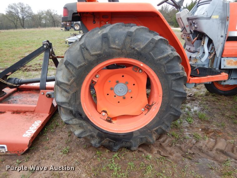 image for item DH2418 Kubota L3300 tractor