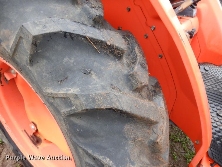 image for item DH2418 Kubota L3300 tractor