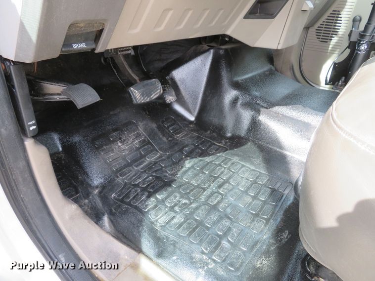 image for item DI2092 2010 Ford F450 Super Duty XL flatbed truck