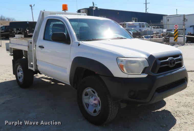 image for item DI2095 2014 Toyota Tacoma  flatbed pickup truck